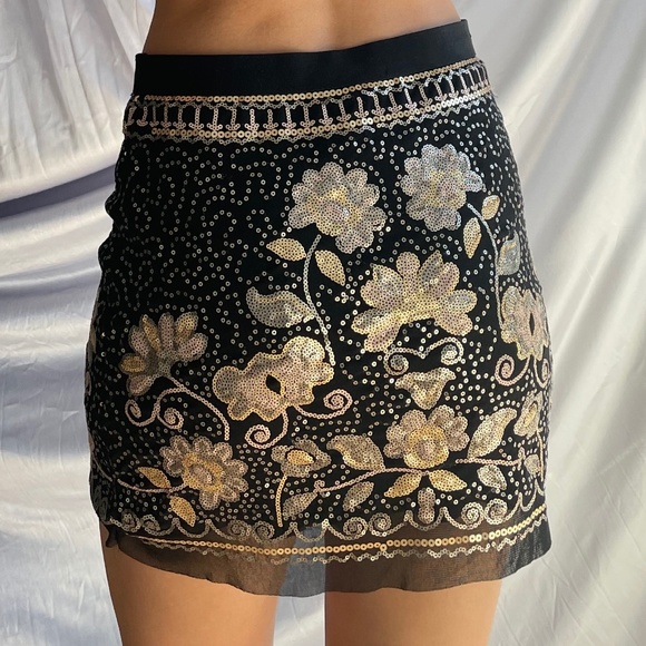 Chelsea & Violet Black Skirt With Gold Floral Sequins, Womens Size Small - Picture 2 of 8